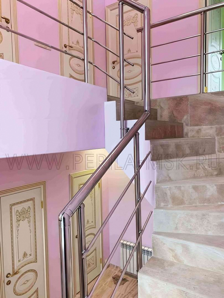 Перила для лестниц с забежными ступенями