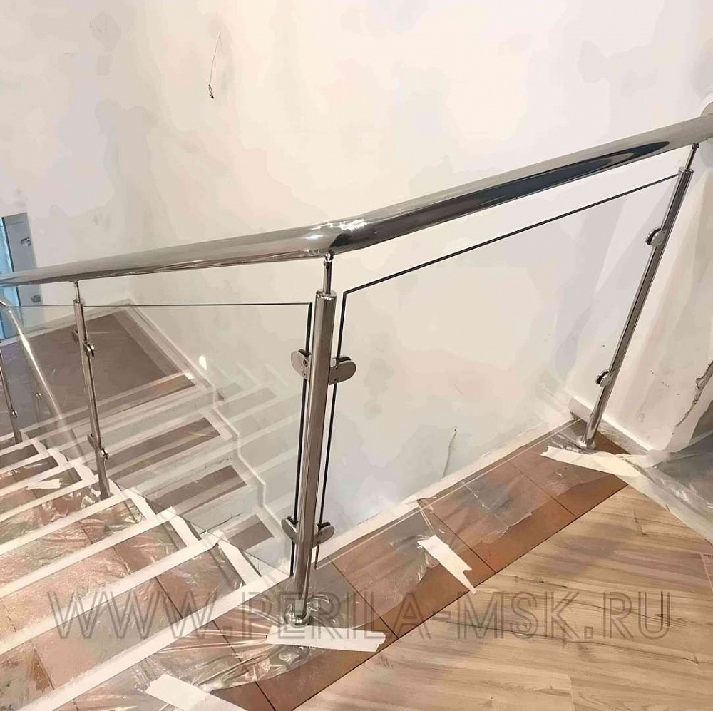 Перила для лестниц нержавеющие со стеклом на стойках